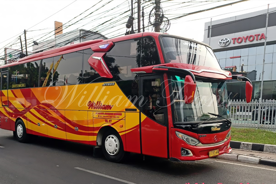 Berkeliling Dalam Kota Menggunakan Big Bus Pariwisata