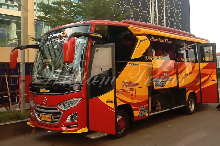 Medium Bus Pariwisata Jakarta Palembang