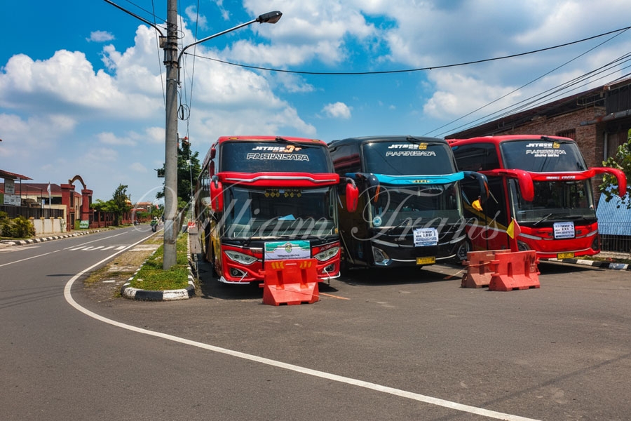 Perjalanan Epik Jakarta-Surakarta: 3 Unit Big Bus VIP, Kenyamanan Tanpa Batas!
